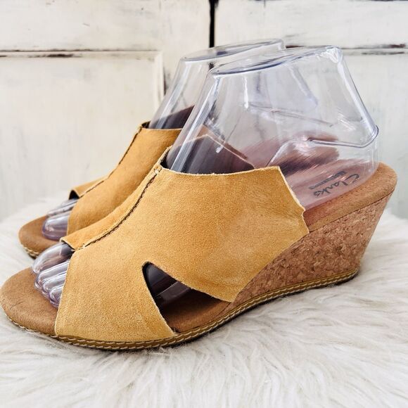 Clarks Mustard Yellow Suede Leather Slip on Wedge Cork Sandals Shoes Y2K Size 8M - Picture 1 of 8